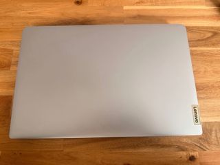 Portátil Lenovo y impresora HP