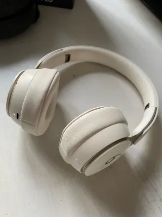 Beats Solo Pro Cancelación Ruido Inalámbricos