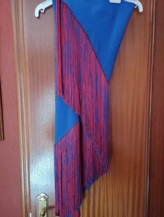 Mantoncillo flecos azul y rojo