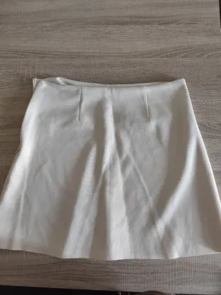 Falda símil ante beige Zara