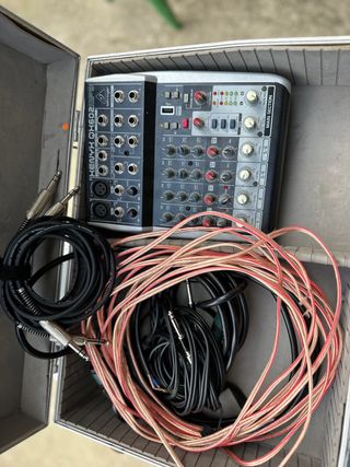 Equipo de sonido Behringer