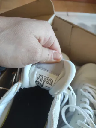 Zapatillas Adidas Blancas y Plateadas Nuevas