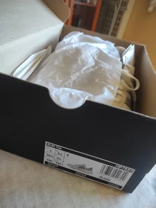 Zapatillas Adidas Blancas y Plateadas Nuevas