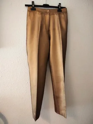 Pantalón dorado arreglado cintura