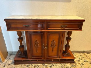 Mueble recibidor de madera y mármol