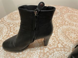 Botines de piel negros tacón