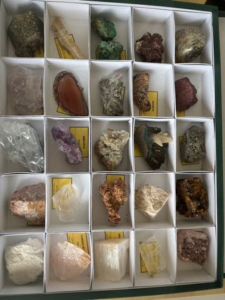 Valigetta con minerali