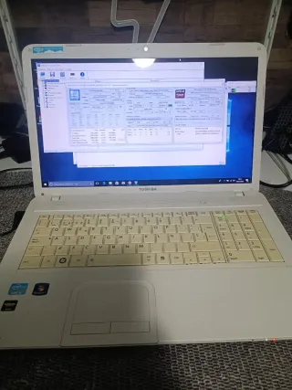Toshiba Satellite C870 Portátil