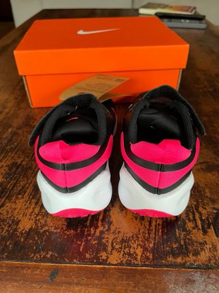 Zapatillas Nike niña correr T31.5 negro/rosa