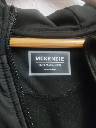 Sudadera McKenzie negra con cremallera