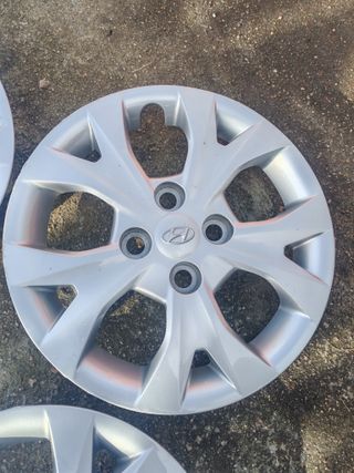 Tapacubos Hyundai i30 15. Recién pintados.