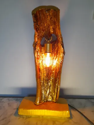 Lámpara Artesanal de Madera y cemento.