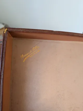 Maletín de piel marrón