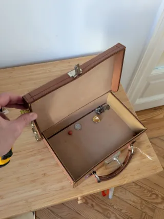 Maletín de piel marrón