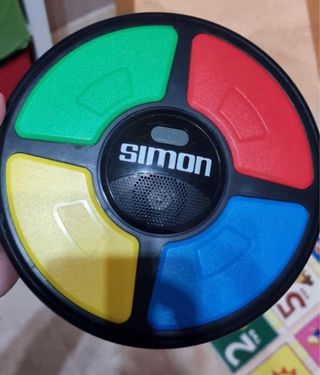 lote de patinetes, bicis y moto corre pasillos