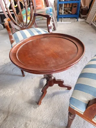 Conjunto 2 Sillas Isabelinas + Mesita