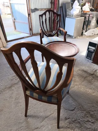 Conjunto 2 Sillas Isabelinas + Mesita