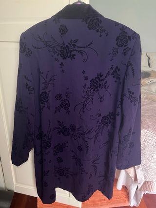 Abrigo vintage terciopelo Together morado.