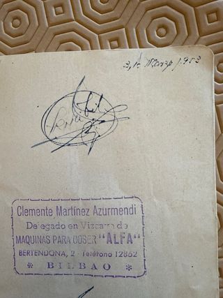 Máquina de coser Alfa antigua 1953