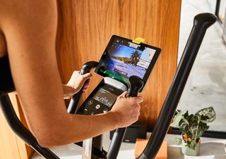 Bicicleta Elíptica EL520B Autoalimentada Conectada Kinomap