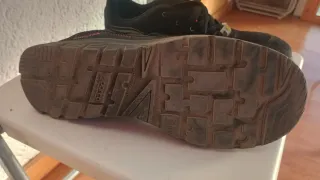 Zapatos de seguridad Sparco negros y rojos