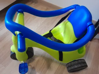 Triciclo infantil verde y azul
