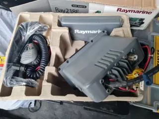 Radio Marina VHF Raymarine Ray218E DSC