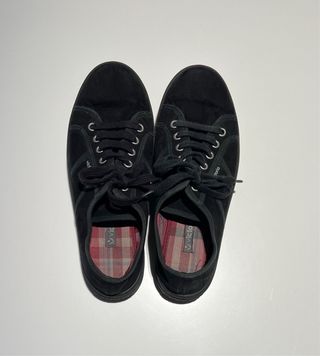 ZAPATILLAS VICTORIA ATADAS COLOR NEGRO