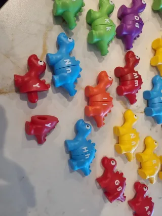 Juego de letras dinosaurio