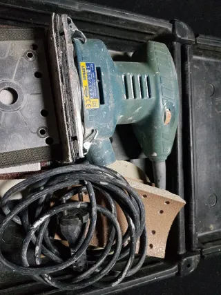 Lijadora orbital con caja y accesorios