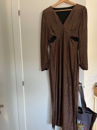 Vestido largo marrón con aberturas