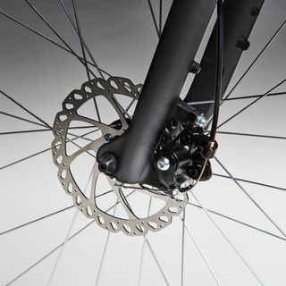 Bicicleta de trekking 28 pulgadas aluminio monoplato 9V