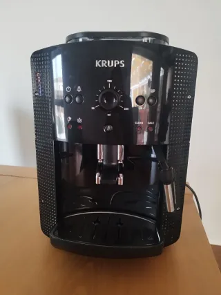 Cafetera Krups Essential Espresso EA8100