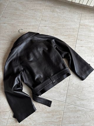 Chaqueta Maxi Solapas Efecto Piel Mango