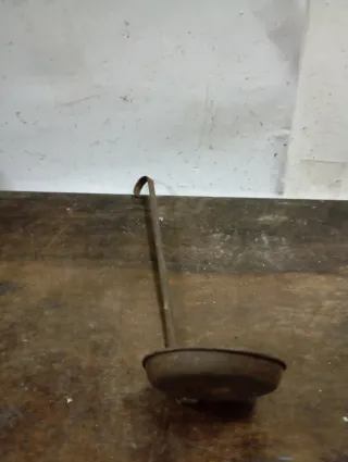 LIQUIDACIÓN 2026 Cuchara de hierro antigua