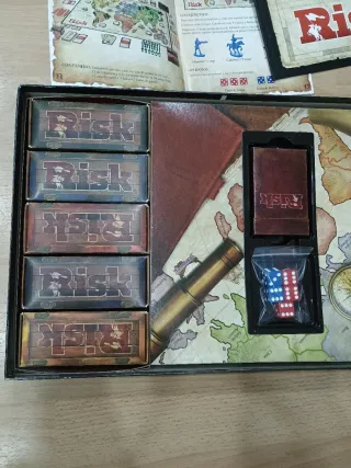 Juego de mesa Risk para 5 jugadores.Castellano