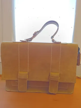 Bolso de mano color camel