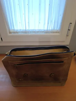 Bolso de mano color camel