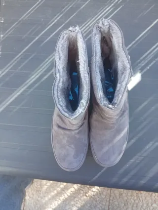 Botines grises nuevos de la  talla 40.