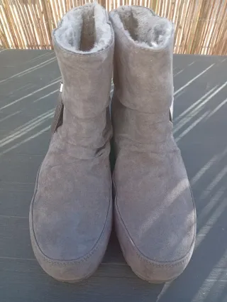 Botines grises nuevos de la  talla 40.