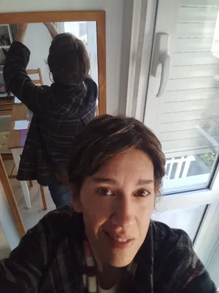 Peluca Oncológica Corta Castaña con Mechas