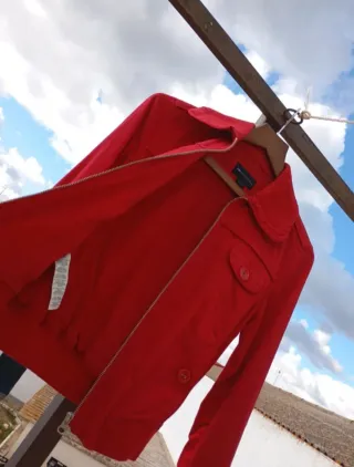 Cazadora roja mujer