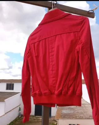 Cazadora roja mujer