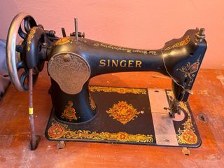 Máquina de coser Singer antigua