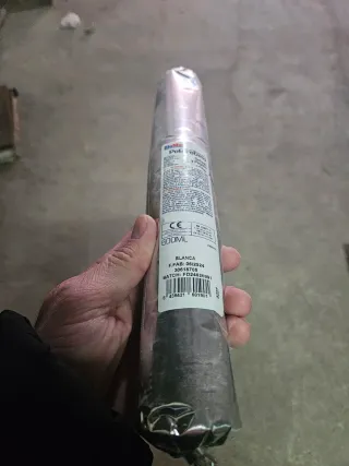 Pistola y tubos para sellador