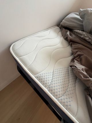 Cama 1.35 (colchón + somier) casi nuevo