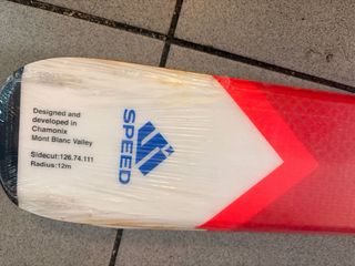 Esquís Dynastar con fijaciones