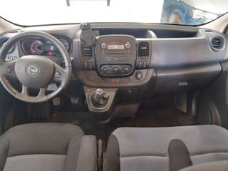 Alquiler de turismo Opel Vivaro combi 6 plazas