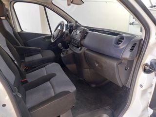 Alquiler de turismo Opel Vivaro combi 6 plazas