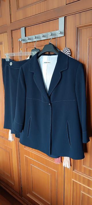 Traje chaqueta y falda azul marino Punt Roma